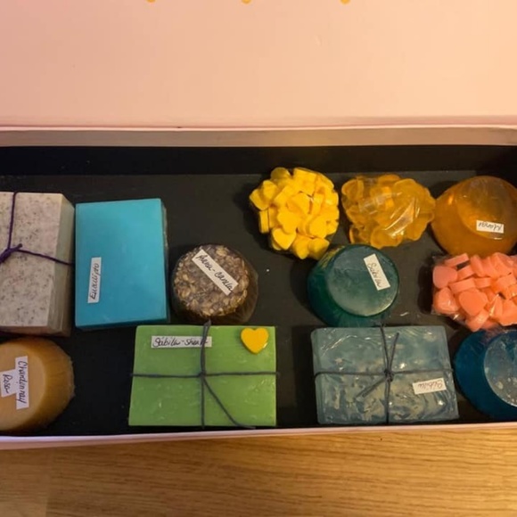 100% hand mad soaps - Picture 2 of 8